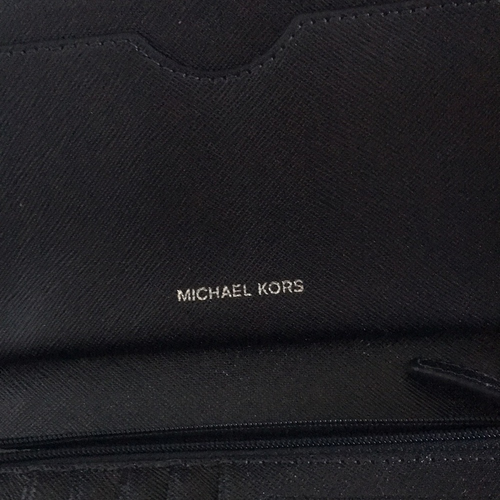 Michael Kors Wallet - Picture 4 of 5
